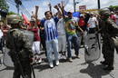 ZELAYA, QUE VIAJA HACIA HONDURAS, INVITA A LA POBLACI&Oacute;N A 