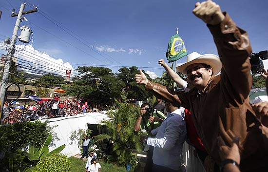 Zelaya vuelve a Honduras refugi�ndose en la embajada de Brasil