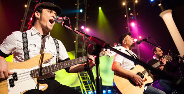 Els m&uacute;sics de Projecte Mut s'han ficat en el m&oacute;n del folk-rock bevent de lletres de poetes eivissencs i can&ccedil;ons populars