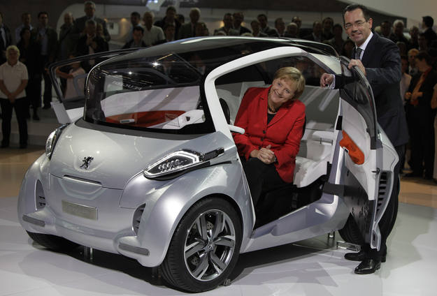 Ir a Fotogaleria &nbsp;Angela Merkel en el Sal&oacute;n del Autom&oacute;vil