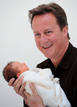 Ir a Fotogaleria &nbsp;David Cameron presenta a su hija Florence