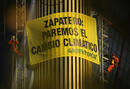 Ir a Fotogaleria &nbsp;Greenpeace se sube al obelisco de Plaza Castilla en Madrid