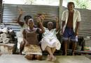 Ir a Fotogaleria &nbsp;Los familiares y el relevo del Alakrana parten hacia las Seychelles