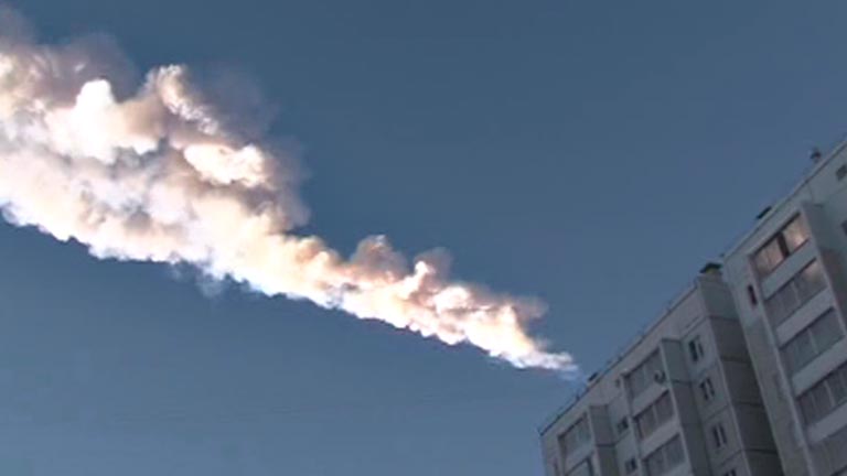 Heridas más de 100 personas por la caída de un meteorito en los montes Urales 