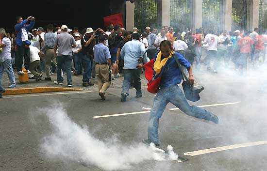 В Венесуэле новая власть опасается переворота