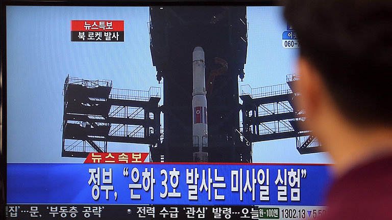 Corea del Norte lanza un cohete de largo alcance